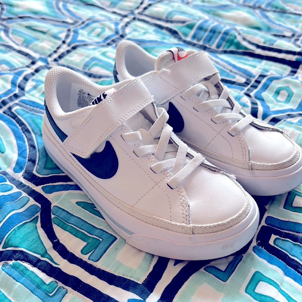 Nike courts worn 2x great condition